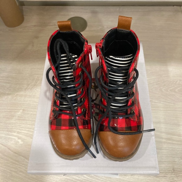 Pipperdoodle Boots Red and Black Buffalo Plaid Boots Toddler size 7 Boots - Picture 2 of 6